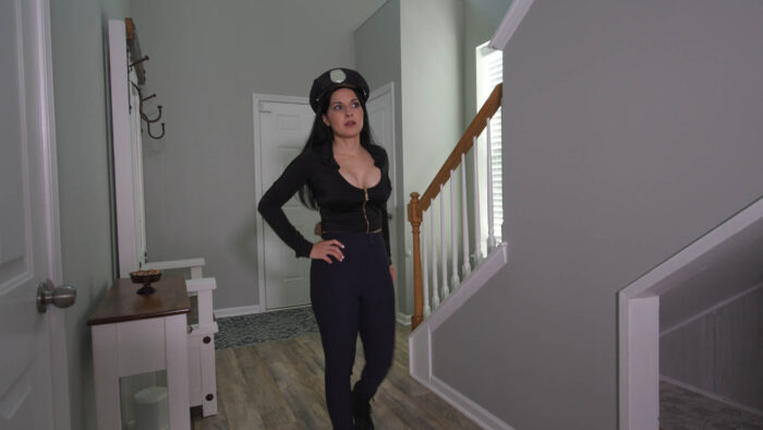 Cop Wanders into the Wrong Place 4K - Image 6