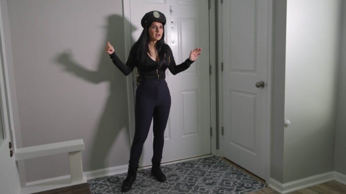 Cop Wanders into the Wrong Place 4K - Image 8