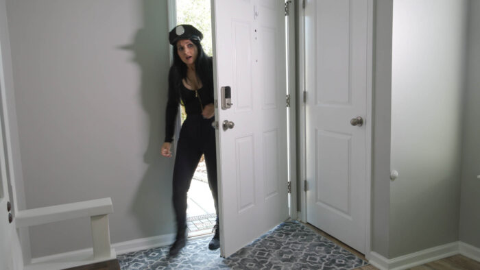 Cop Wanders into the Wrong Place 4K - Image 9