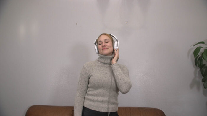 Another Cursed Headphone 4K - Image 5