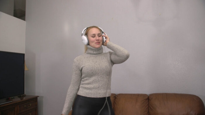 Another Cursed Headphone 4K - Image 6