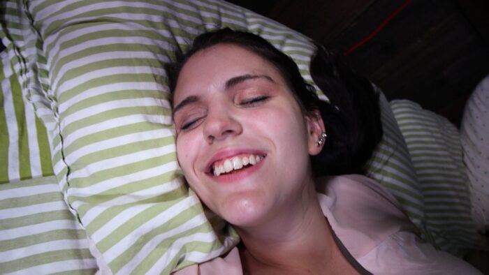 Sleepy Smiles 4K - Image 8