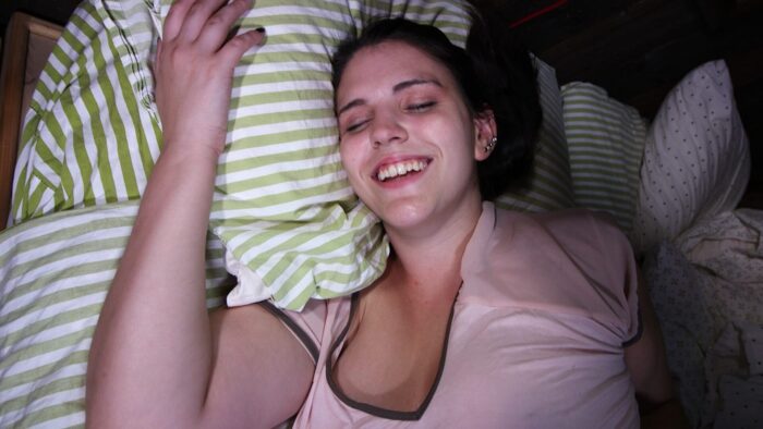 Sleepy Smiles 4K - Image 5