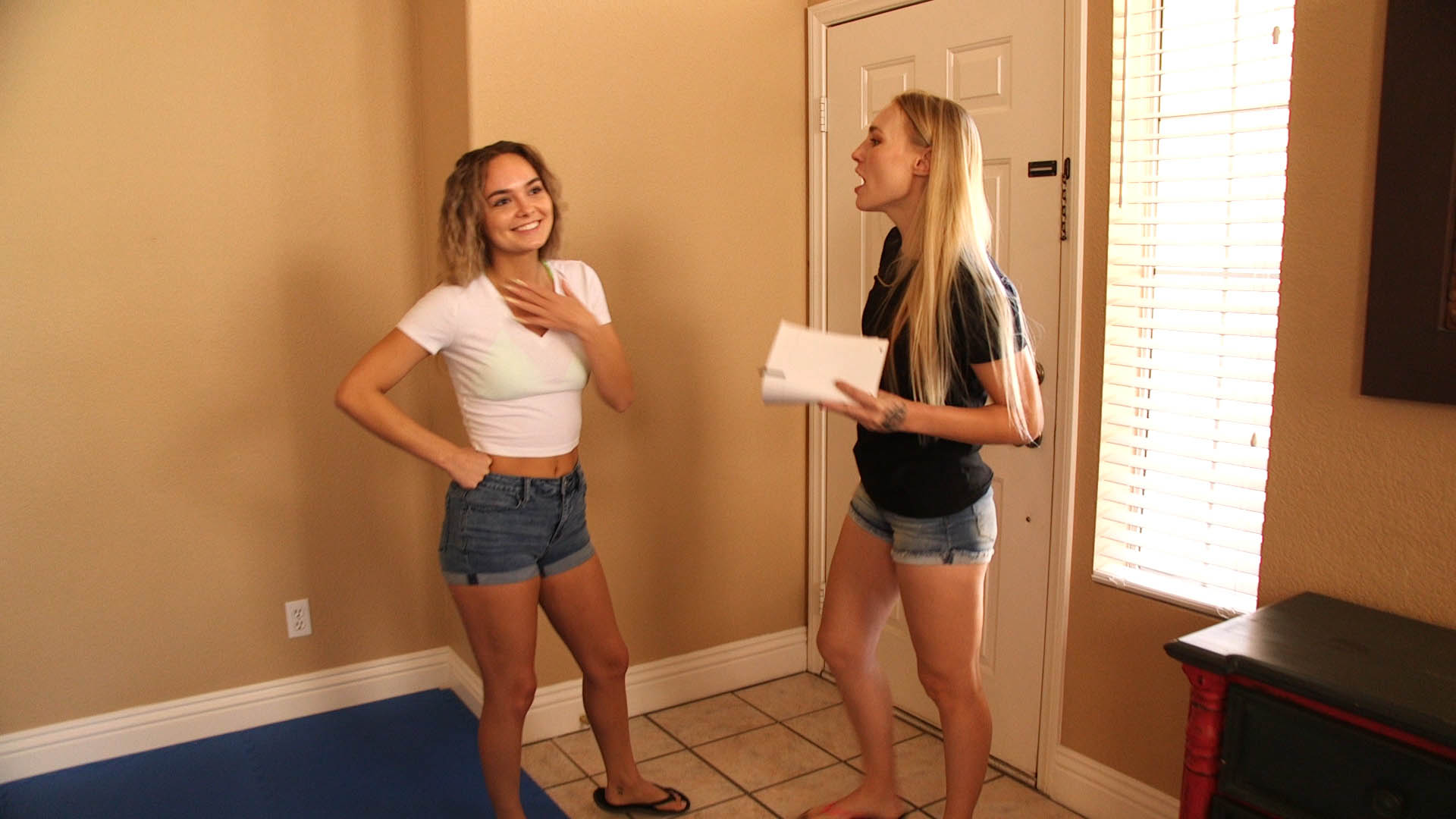 Sign the Papers, Bitch! 4K - Image 17