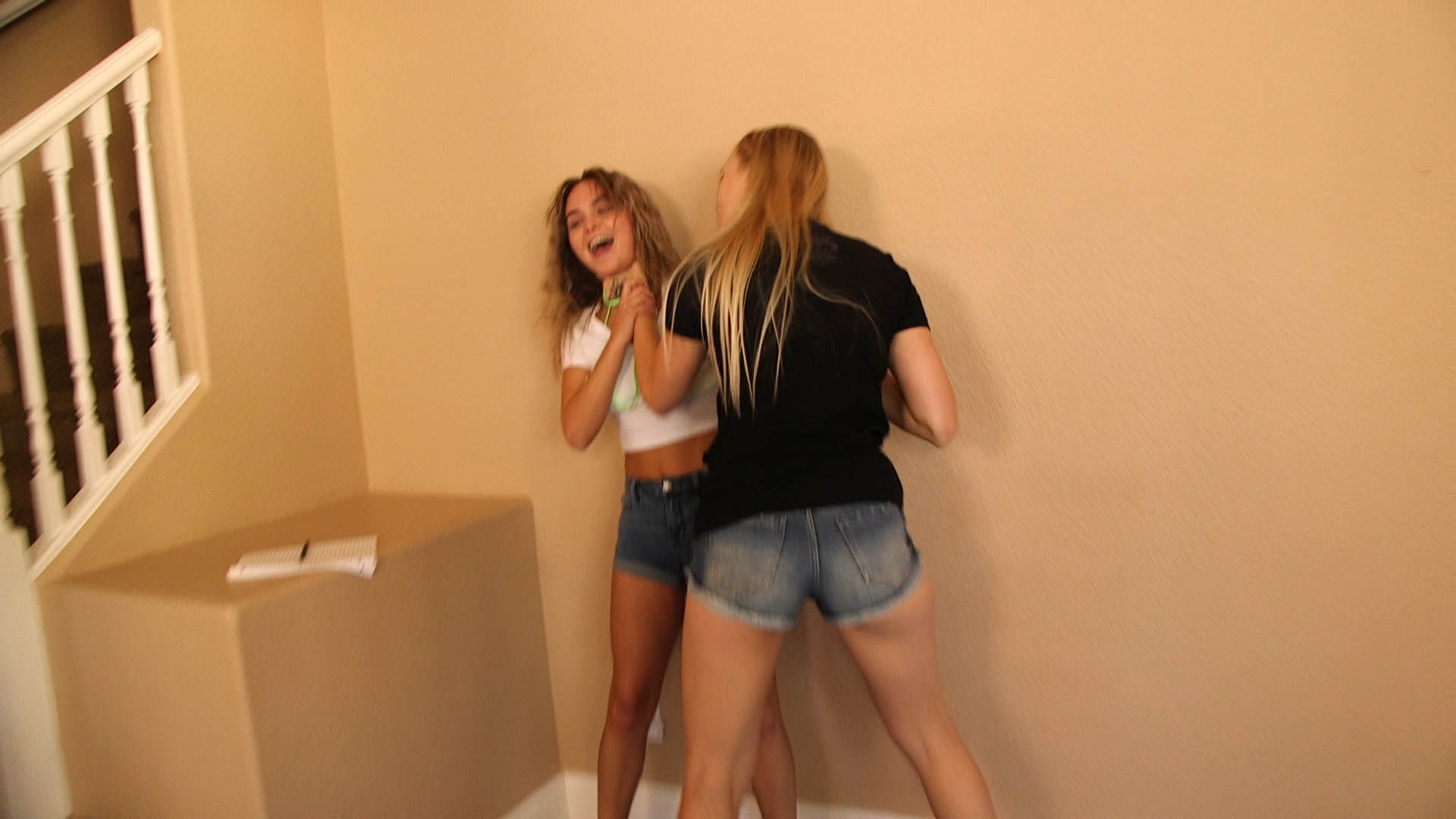 Sign the Papers, Bitch! 4K - Image 16