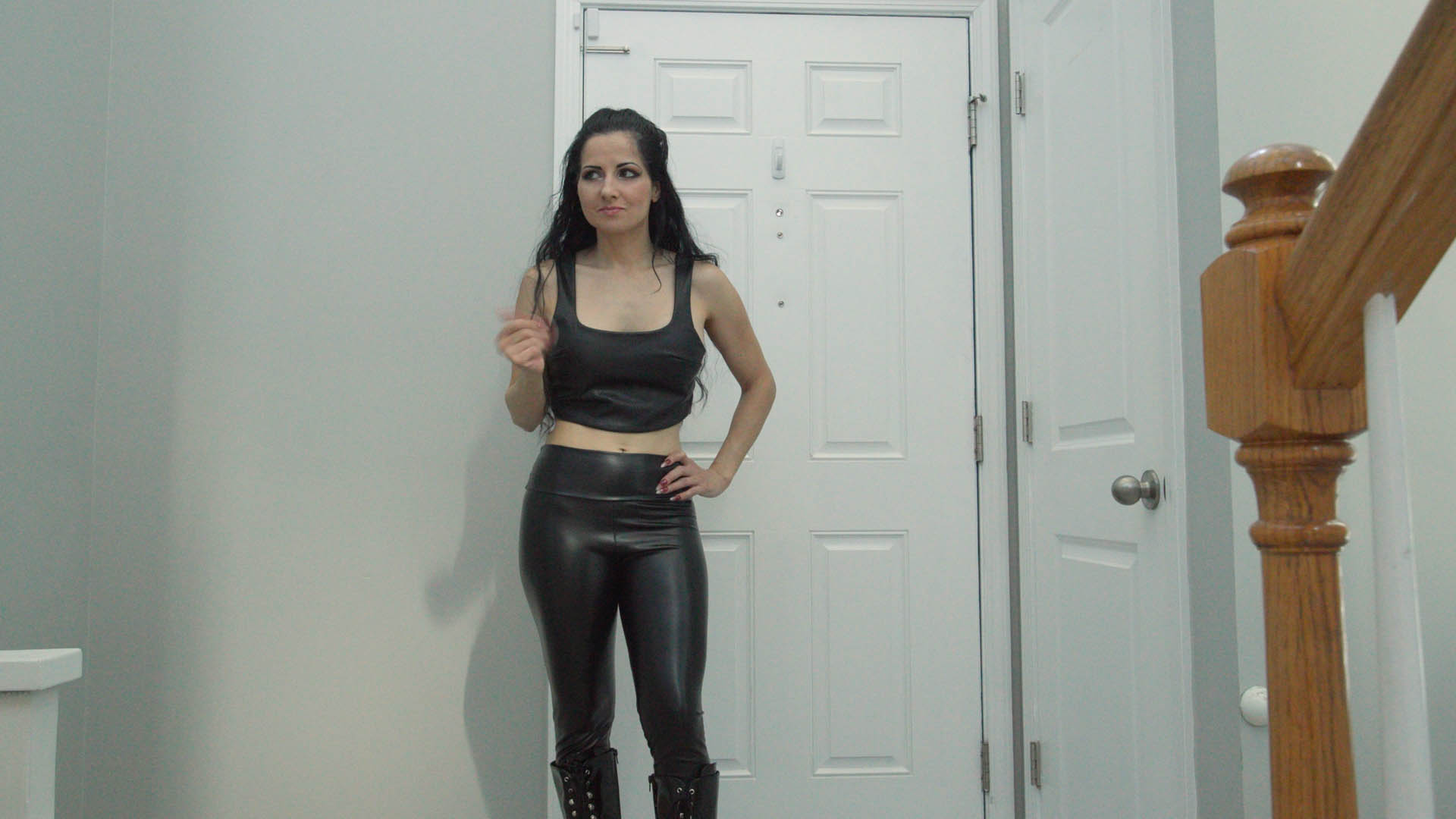 Alien Takes Over Agent Hannah 4K - Image 23