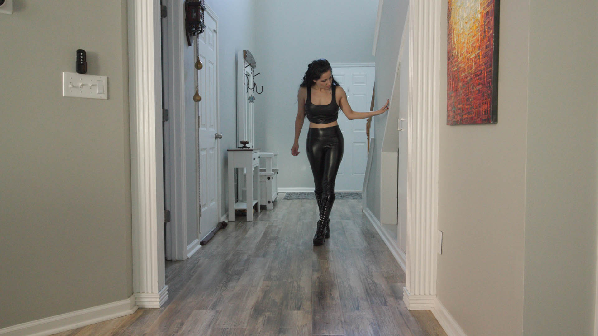 Alien Takes Over Agent Hannah 4K - Image 22