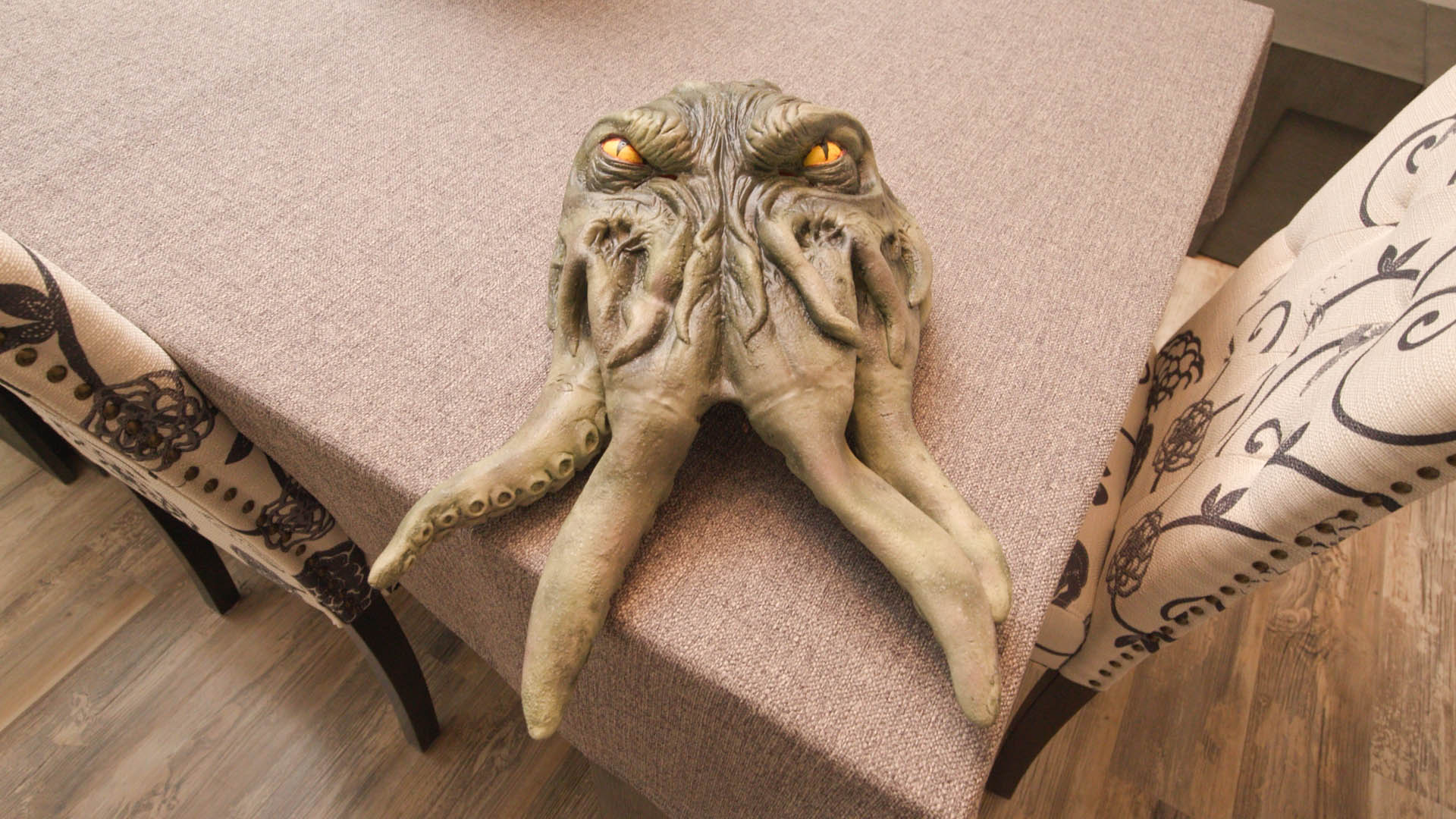 Alien Takes Over Agent Hannah 4K - Image 18