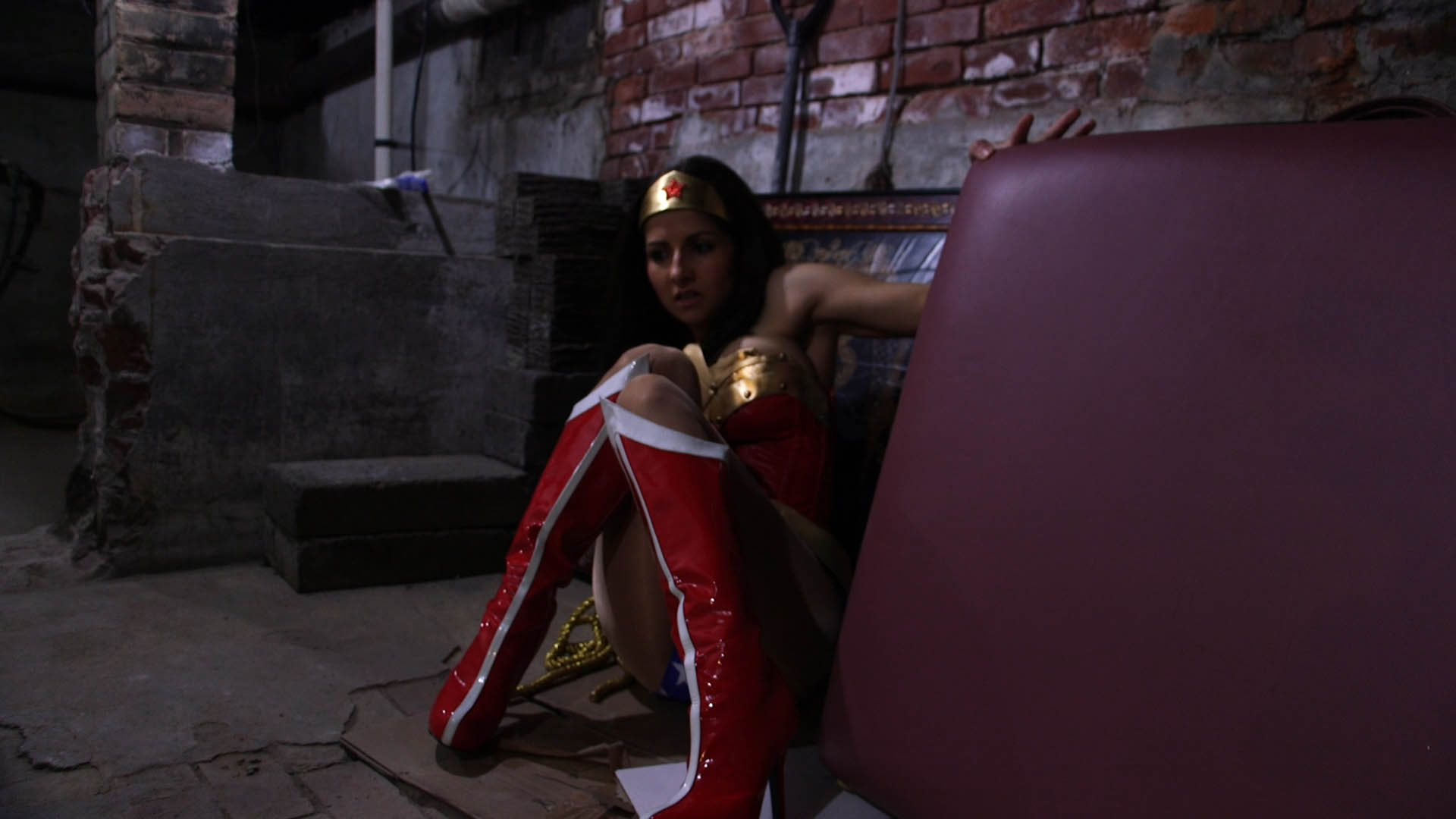 High Bidder Enjoys her Heroine 4K - Image 14