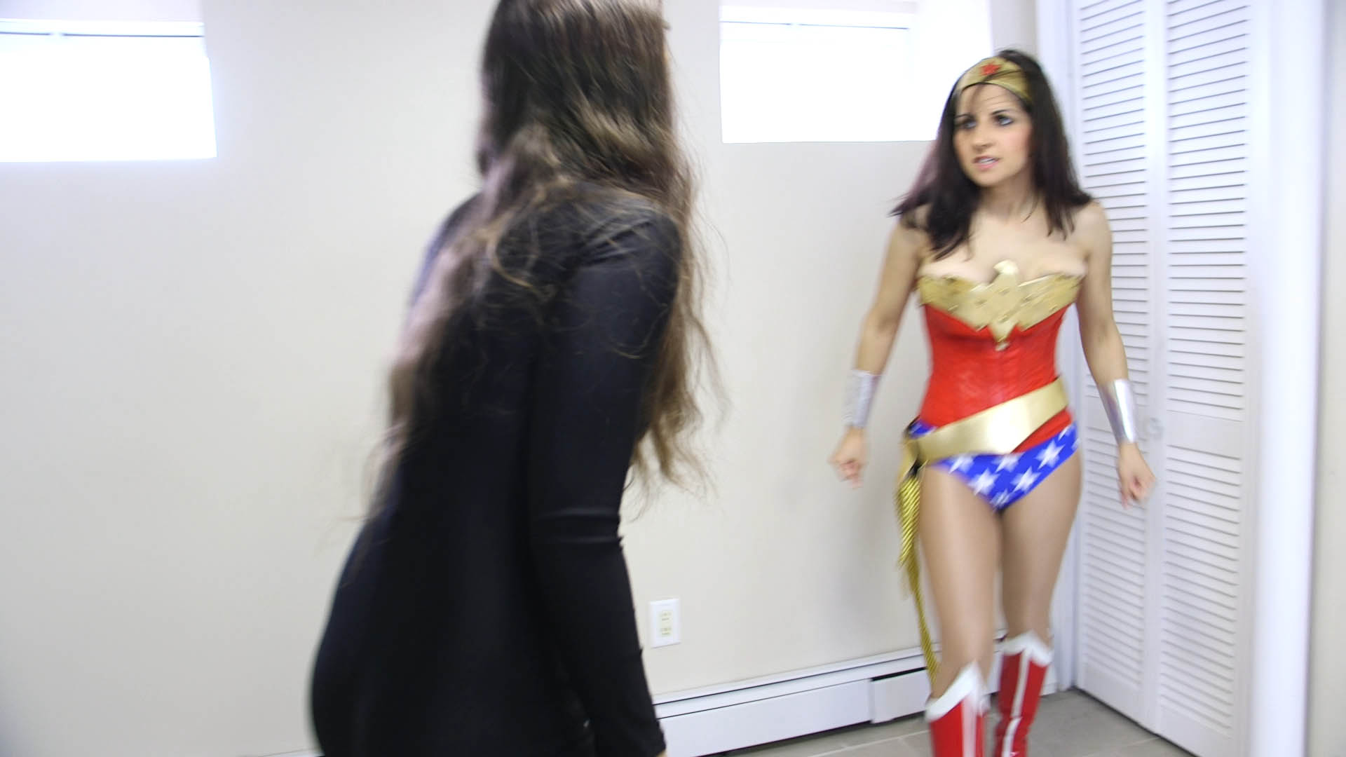 High Bidder Enjoys her Heroine 4K - Image 11