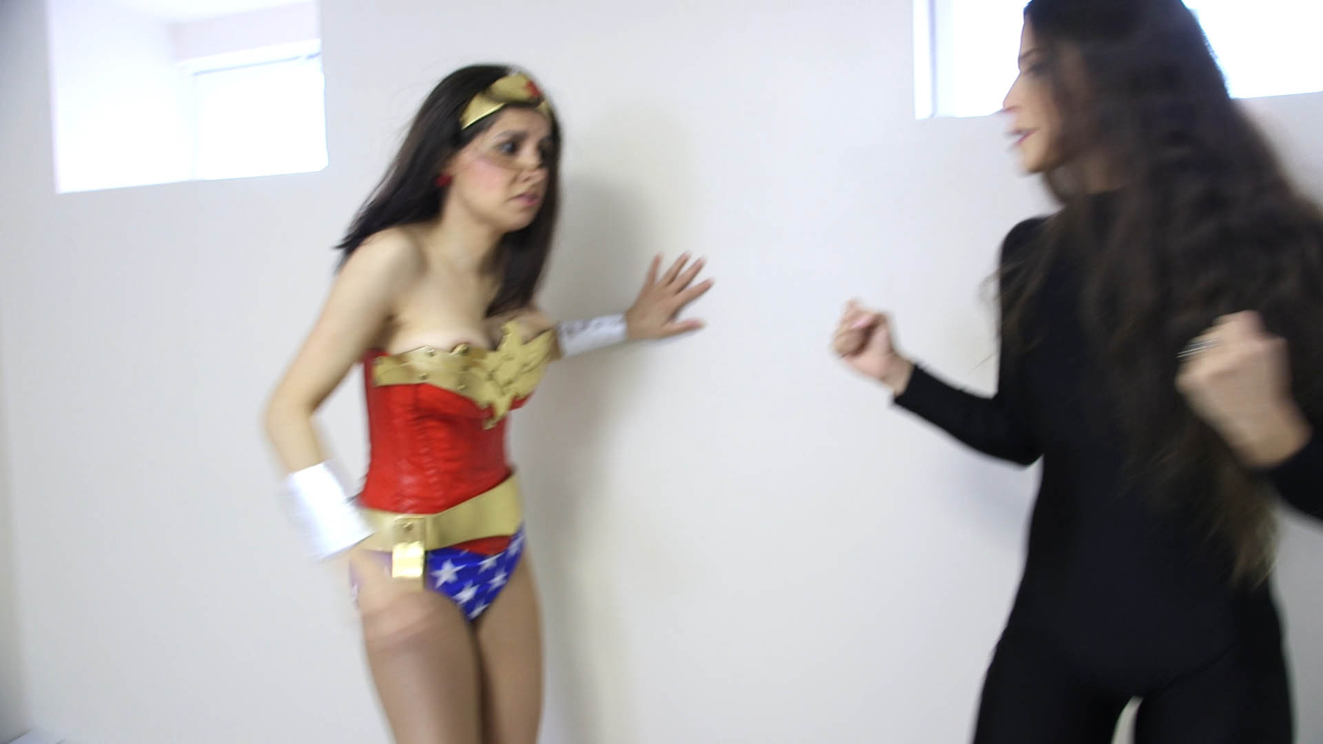 High Bidder Enjoys her Heroine 4K - Image 10