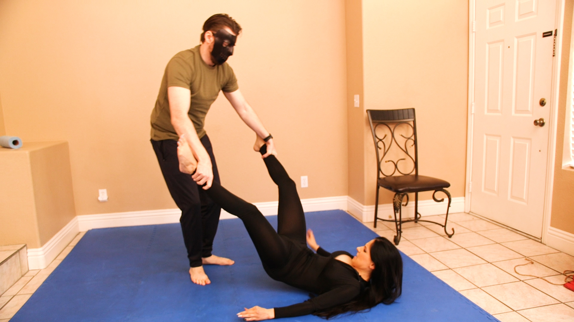 Black Widow Busted 4K - Image 17