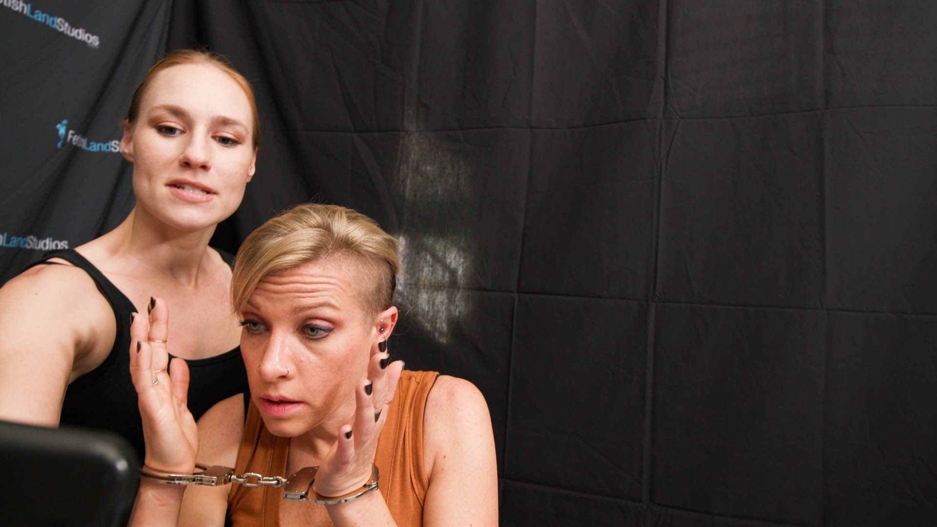 Bounty Hunter Vs MMA Fighter 4K - Image 3