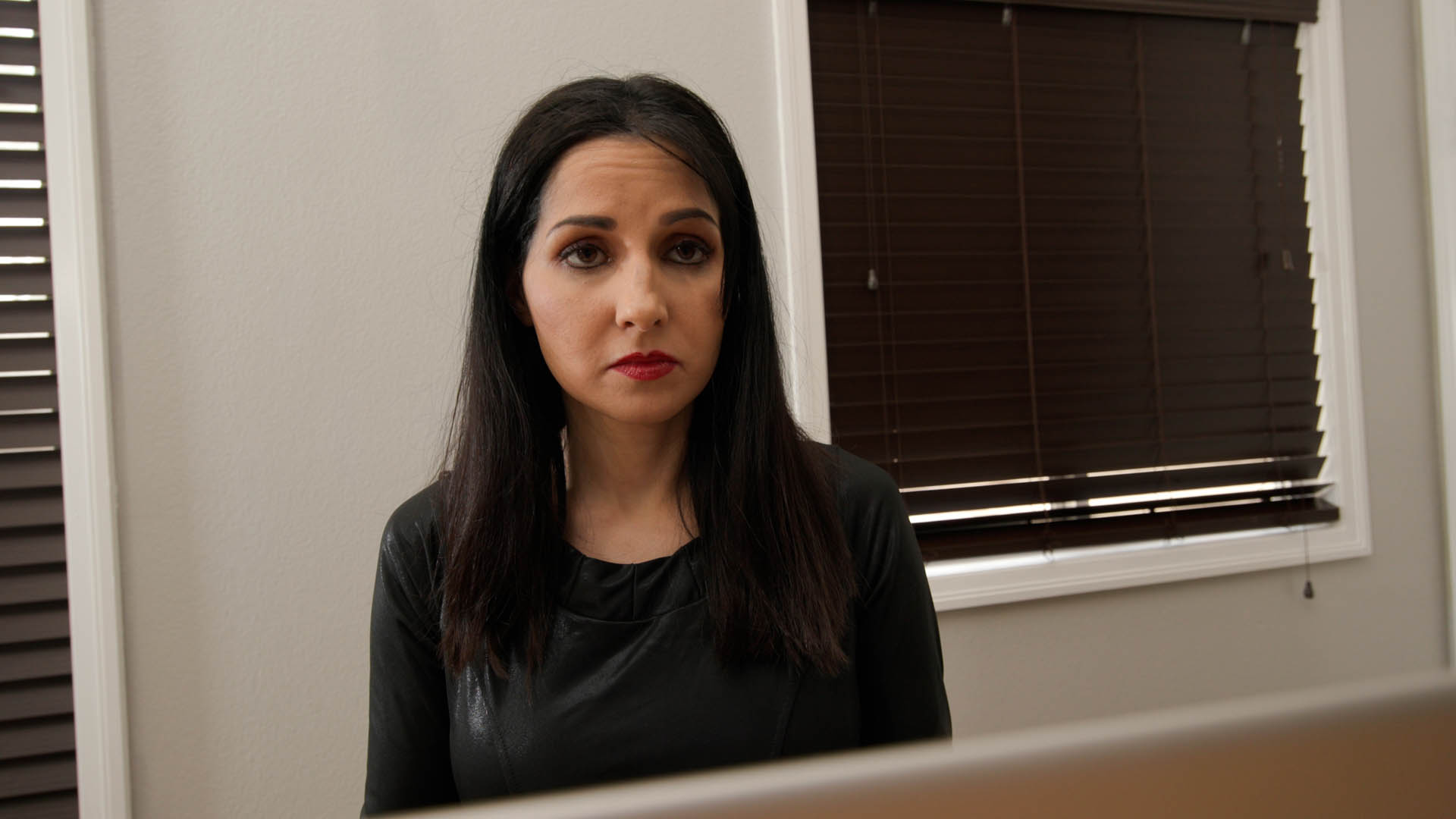 Hannah's Hypnotic Steal 4K - Image 10