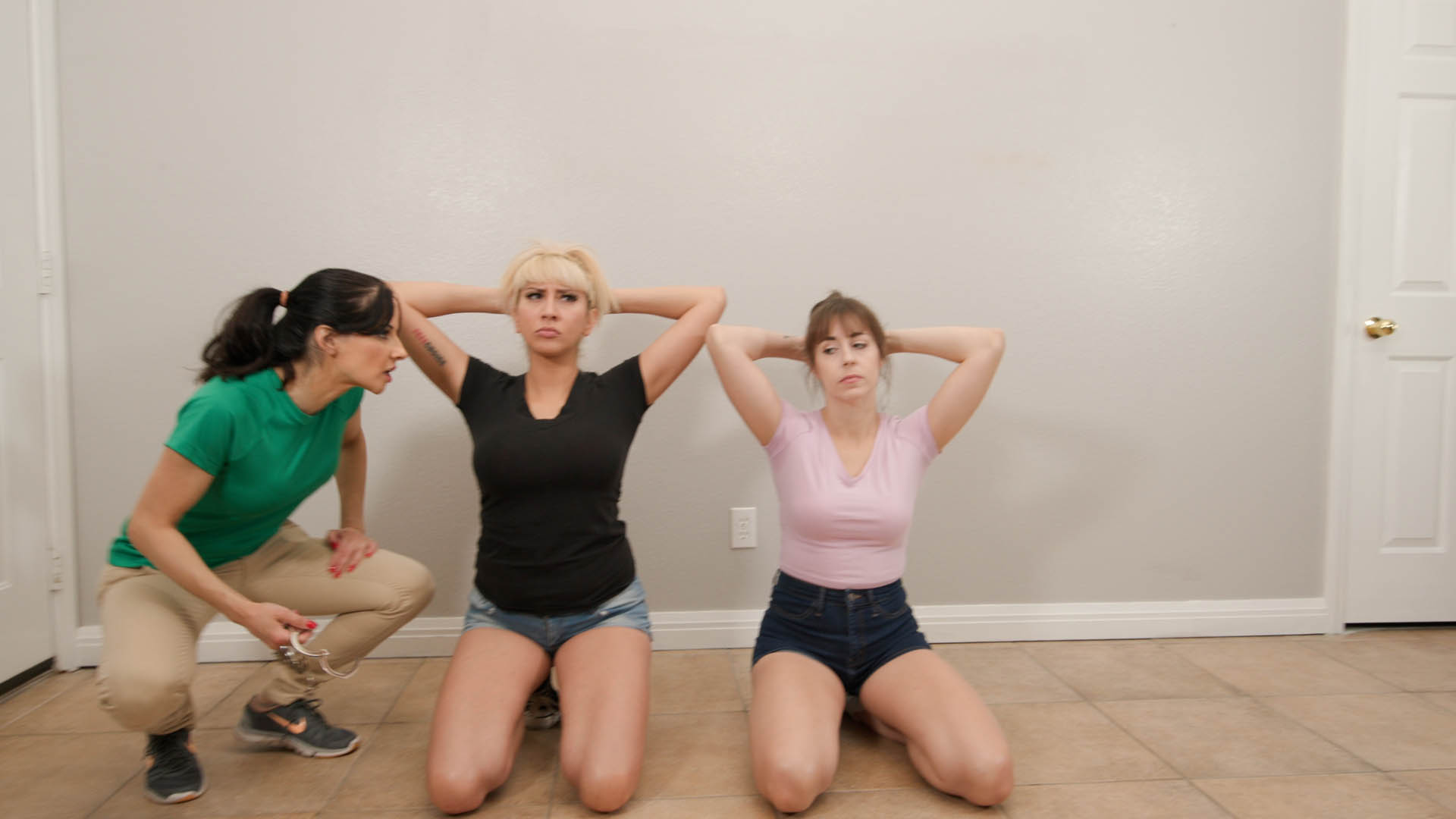 PI Hannah Vs The Barbie Bandits 4K - Image 5