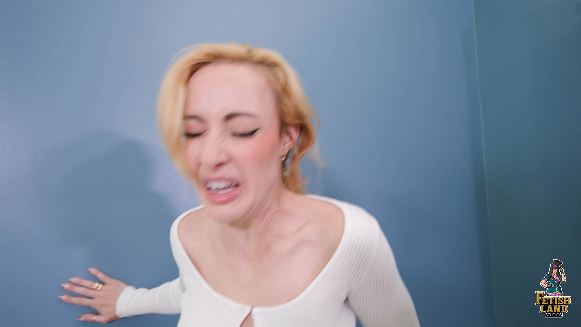 Agent Ama Vs White Raven 4K - Image 8