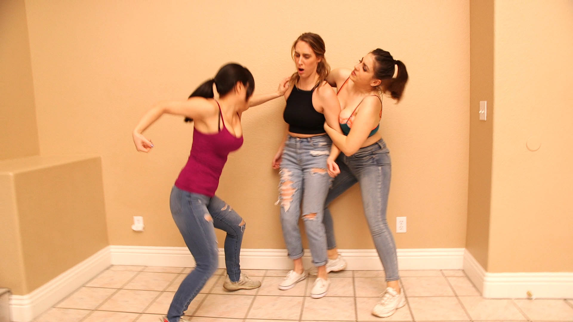 Cop Takes Out Two Hitwomen - Image 8